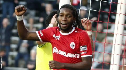 [Football-Europe] : Dieumerci Mbokani termine à la 3e marche du podium au classement des meilleurs buteur africain en&nbsp;2019