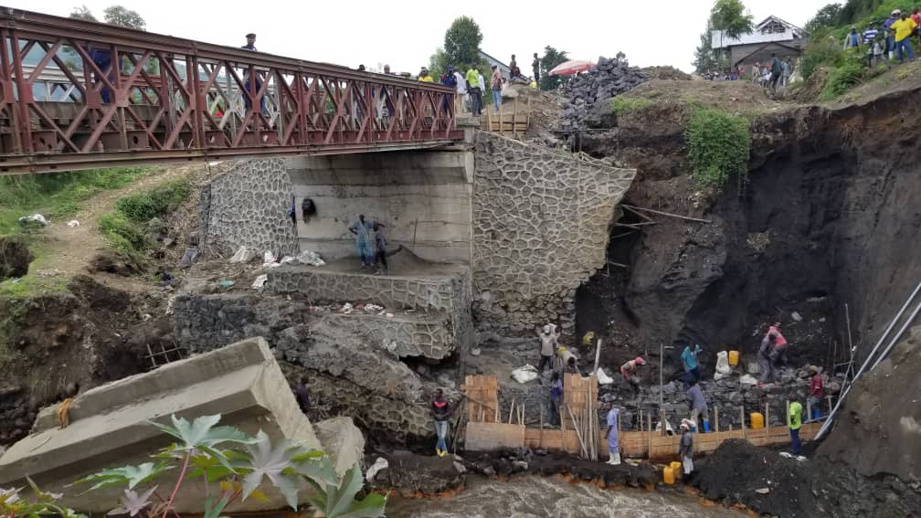 Construction du pont Kihira : les notables de Goma et Masisi offrent 4000 sacs de&nbsp;ciment