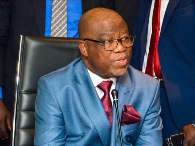 Controverse autour du plan de trésorerie : &laquo;&nbsp;Le gouvernement n’a pas le pouvoir de réduire le budget, car c’est une loi&nbsp;&raquo; (Jean Baudouin&nbsp;Mayo)