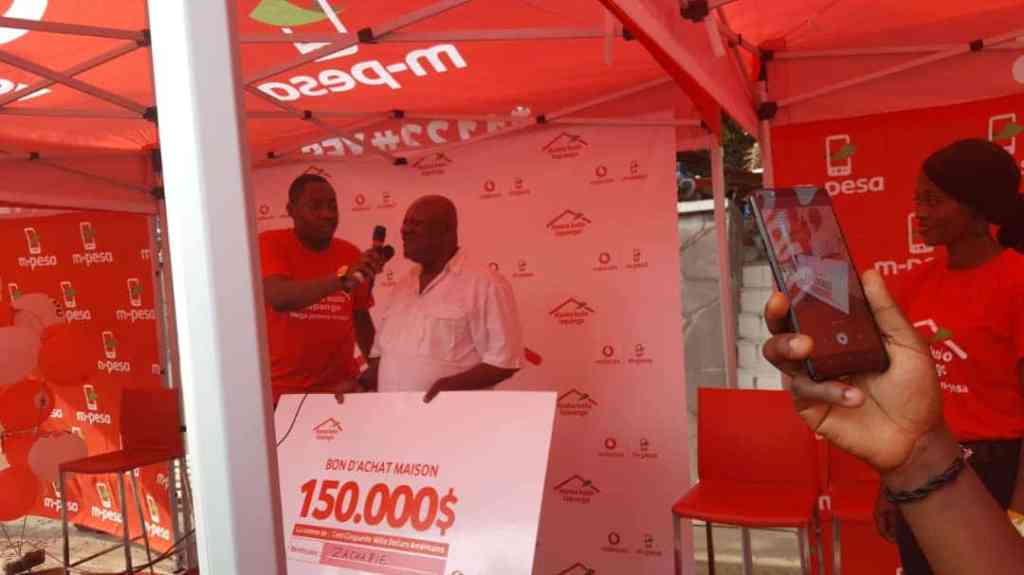 Promo M-pesa &laquo;&nbsp;Koma kolo lopango&nbsp;&raquo; : un policier a gagné une&nbsp;maison