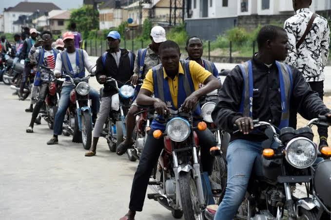 Nigeria : suite à des « chiffres effrayants » d&rsquo;accidents, l’Etat de Lagos veut interdire les&nbsp;motos-taxis