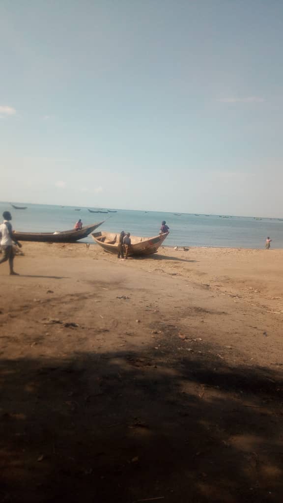 Lac Édouard : les miliciens Maï Maï rançonnent les&nbsp;pêcheurs