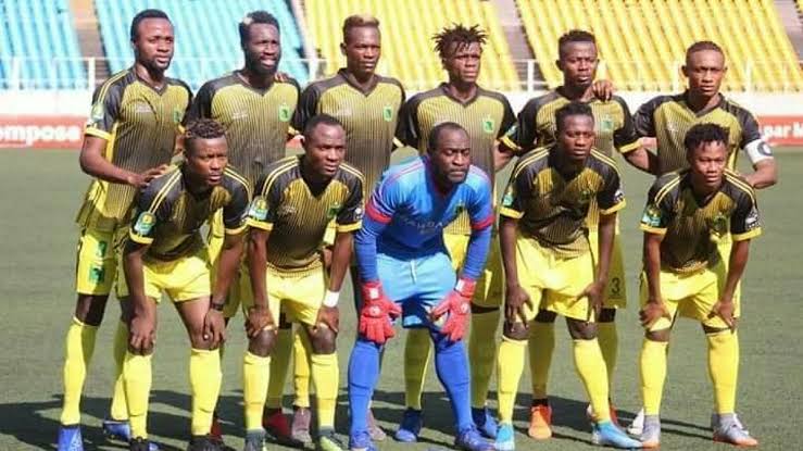 Foot: gros ravalement de façade à V.Club, 14 joueurs&nbsp;libérés