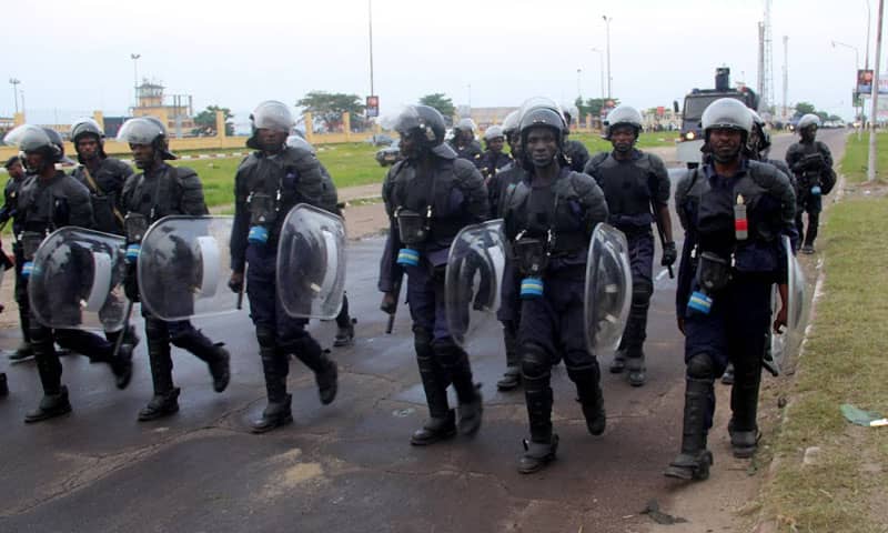 Kinshasa : le port de masques est aussi obligatoire pour les policiers (Sylvano&nbsp;Kasongo)