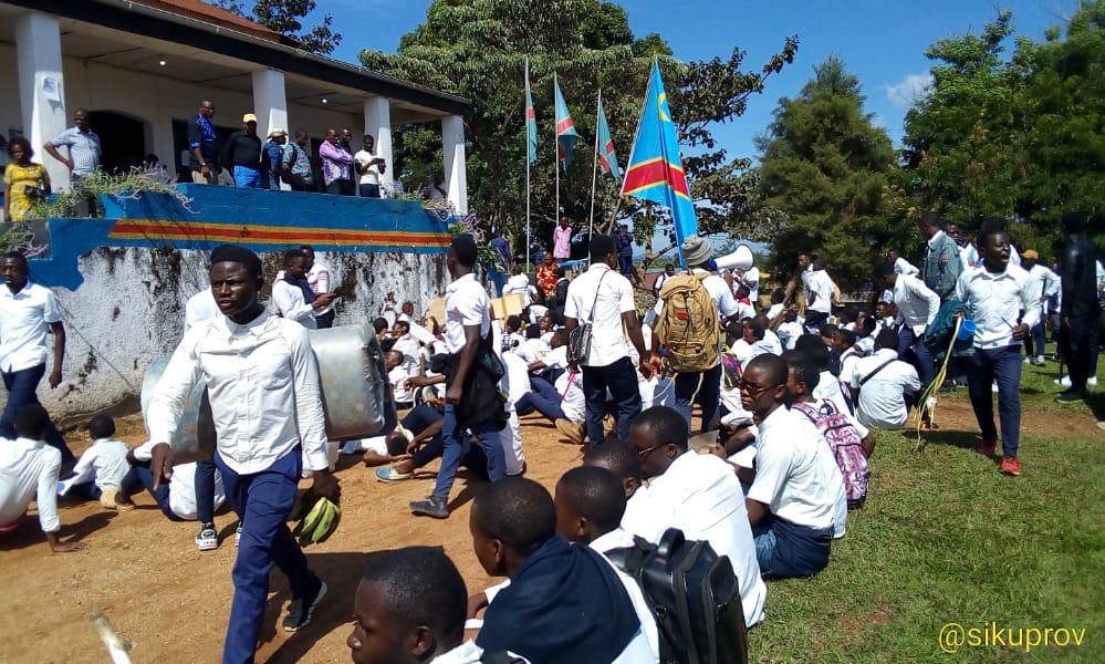 Insécurité à Beni : les élèves et écoliers en sit-in à la mairie pour exiger la présence du chef de&nbsp;l&rsquo;État