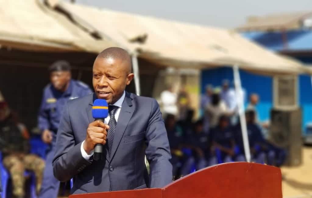 Nord-Kivu : Carly Nzanzu offre 4 vaches et plus d&rsquo;une tonne du riz aux policiers 